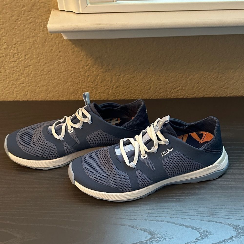 Olukai Women’s Blue and White Comfort Athletic Shoes Size 7 - Picture 2 of 7